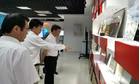 南通開發(fā)區(qū)管委會主任沈紅星一行蒞臨蘇大維格集團(tuán)考察指導(dǎo)